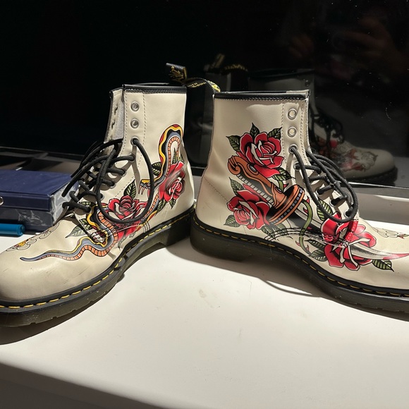 Doc Martens tattoo Boots - Picture 2 of 4